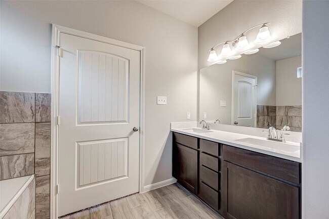 Building Photo - 6110 Scott Way