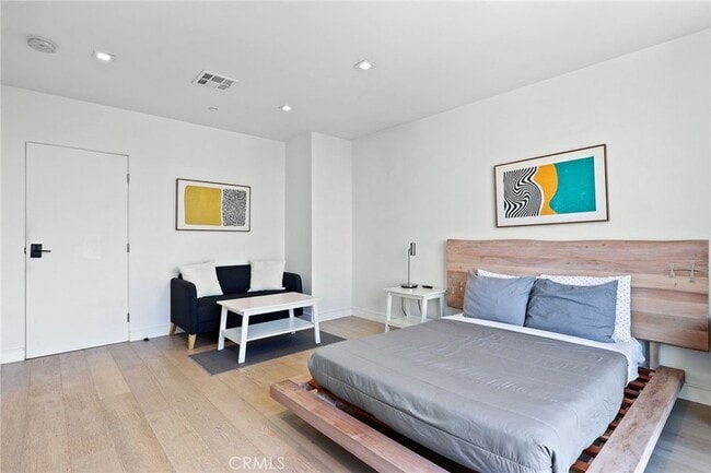 Building Photo - 2432 Penmar Ave