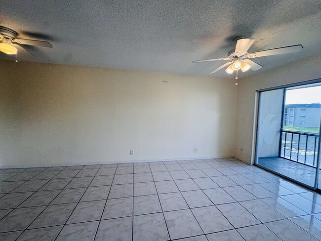 Building Photo - 8025 S Colony Cir
