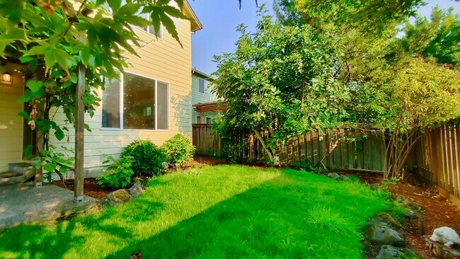 Building Photo - **$1000 OFF FIRST FULL MONTHS RENT**  Gorg...