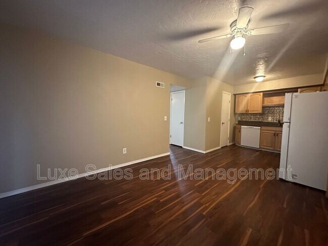 Building Photo - 6004 NW Expressway