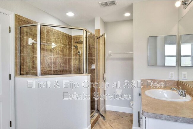 Building Photo - 6562 Evergreen Park Dr
