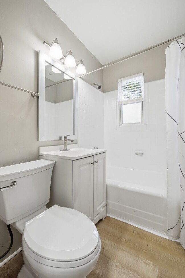 Building Photo - Renovated 2 Bedroom Jacksonville Heights Duplex Apartment