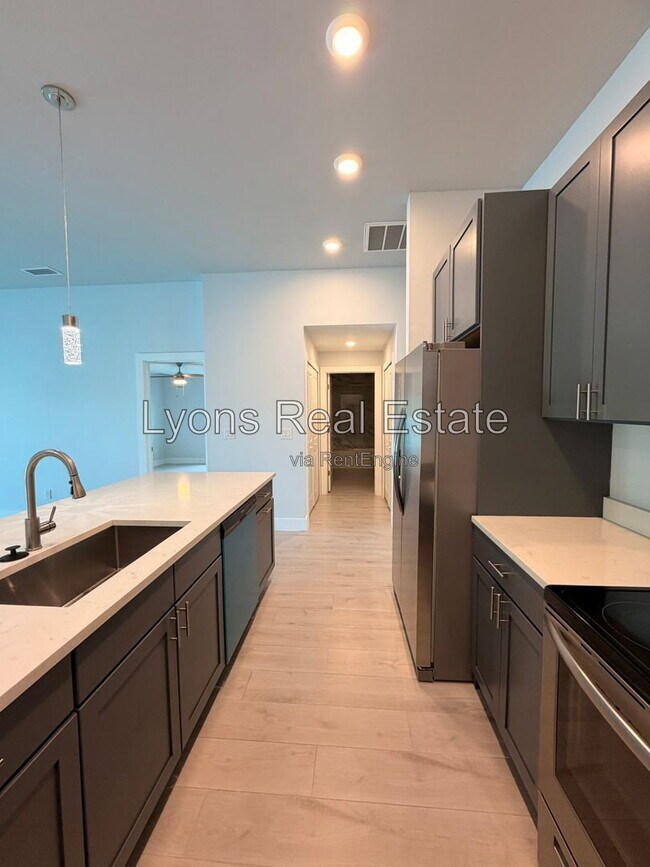 Building Photo - 231 SW 47th Terrace