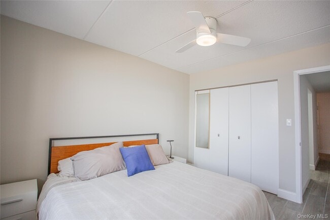 Building Photo - 230 W Broadway