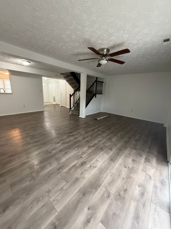 Building Photo - 3-Bedroom, 1.5 Bathroom Townhome at Magrud...