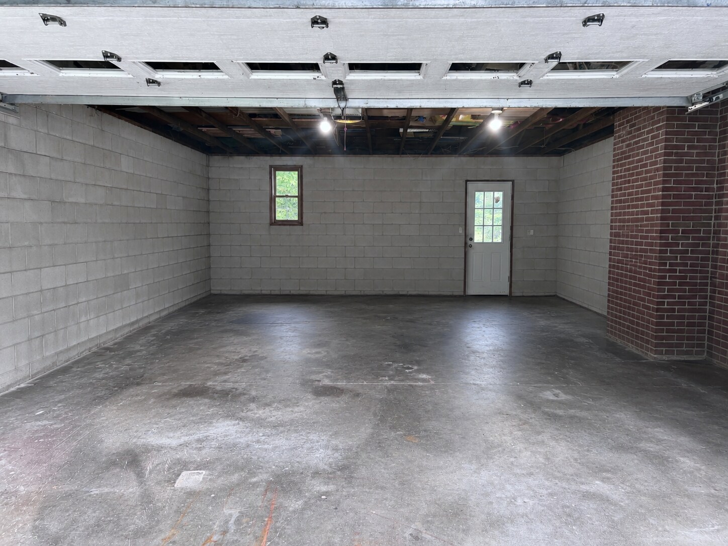 2 Car Garage - 107 Rocky Hill Rd