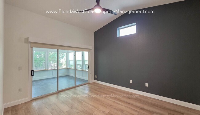 Building Photo - IMPRESSIVE 3 BEDROOM/2 BATH SARASOTA HOME! SUPER LOCATION! PET FRIENDLY!