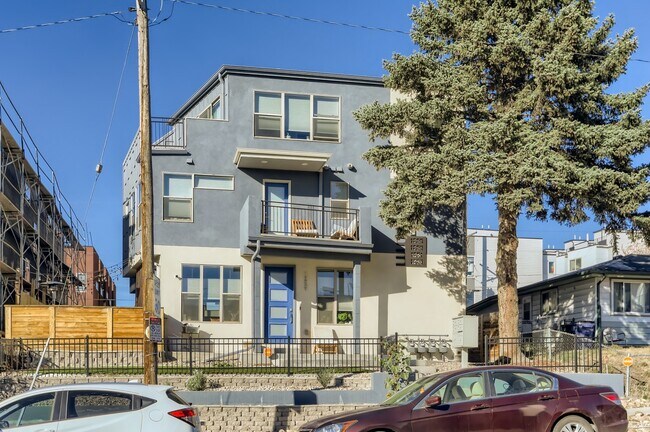 Building Photo - 1261 Perry St