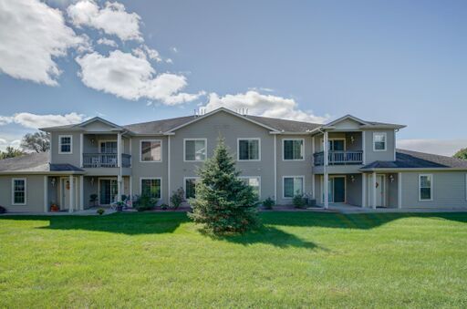 Spacious Condo-Style Apartments - 2825 Northridge Dr