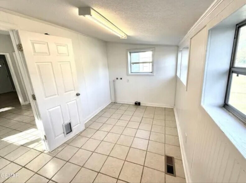 Building Photo - 275 Glascock St