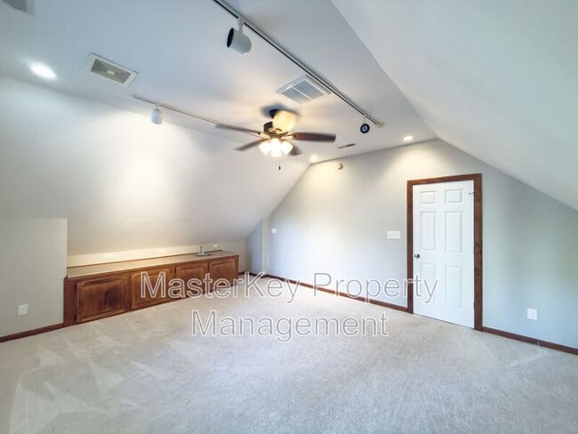 Building Photo - 251 Tillamook Dr