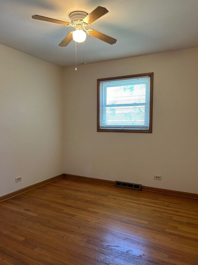 Building Photo - Immediate Occupancy