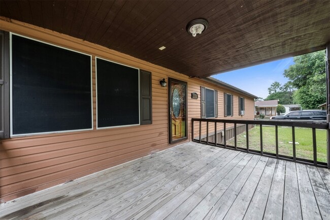 Building Photo - 15807 Cypress Garden Dr