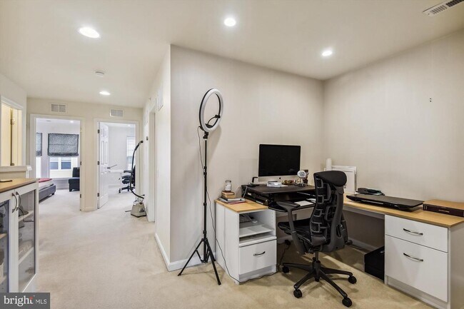 Building Photo - 3028 Rittenhouse Cir