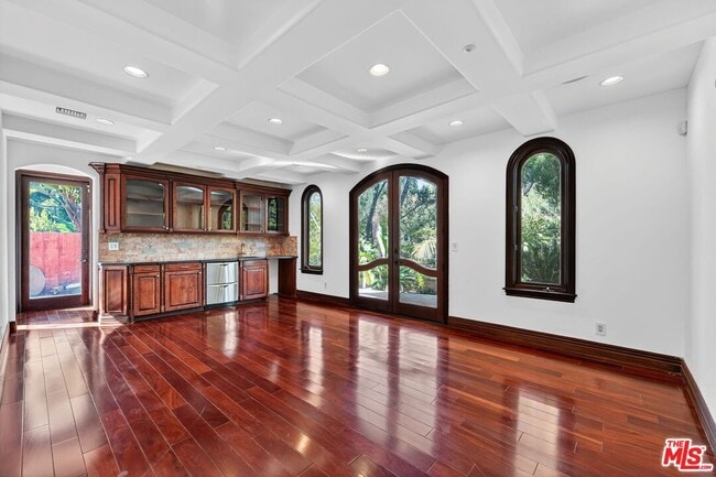 Building Photo - 4536 Vanalden Ave