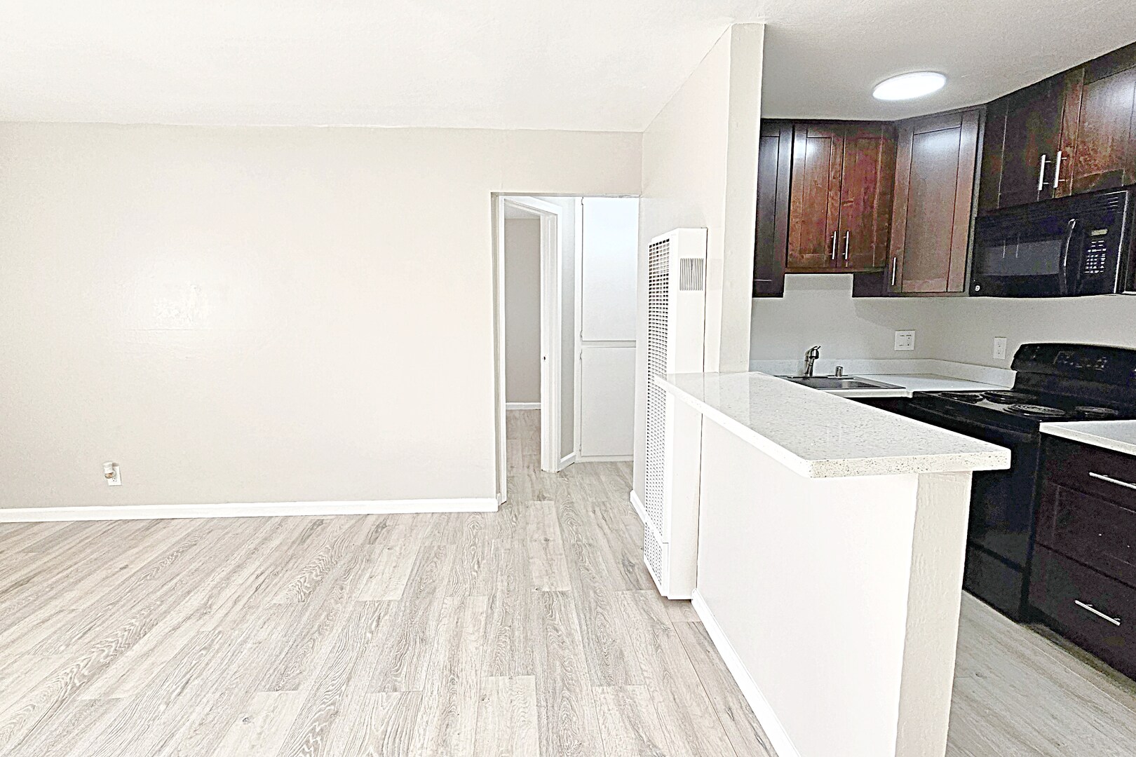 Building Photo - 569 Smalley Ave