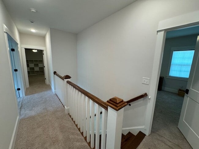 Building Photo - Lightly Furnished 4BR, 4BA Chapel Hill Hom...