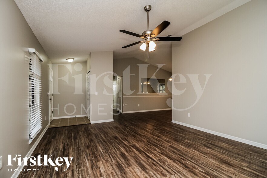 Building Photo - 836 Sylvia Dr