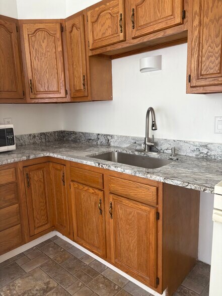 granite countertops - 183 Walnut Hill Rd