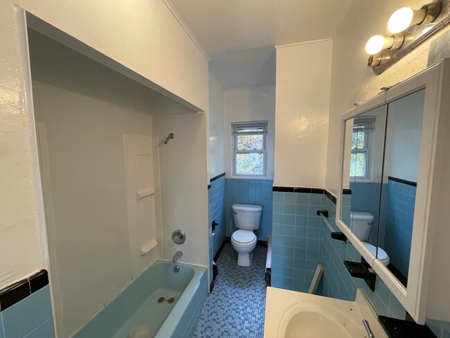 Building Photo - 515 Columbus Ave