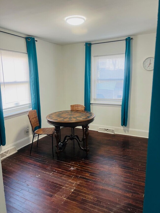 Building Photo - 2 bed, 2 bath in LOSO.