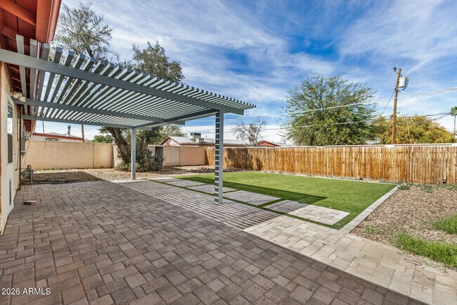 Building Photo - 3234 E Friess Dr