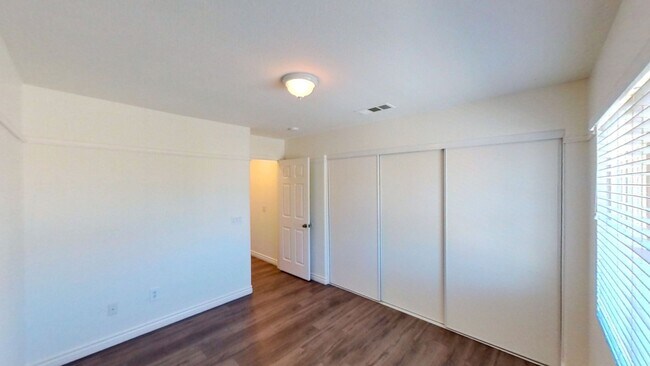 Building Photo - Spacious 4 Bedroom 3 Full Bathroom Home in...