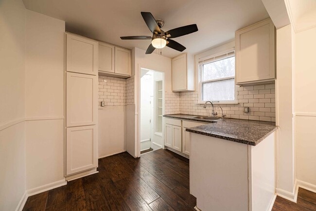 Building Photo - $1295- 4 Bed / 1.0 Bath Newly Renovated Ho...