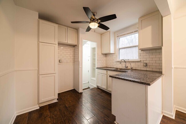 Building Photo - $1395- 4 Bed / 1.0 Bath Newly Renovated Ho...