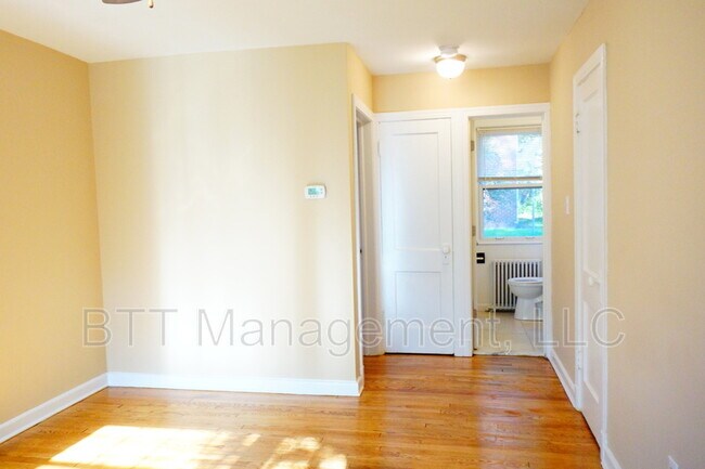 Building Photo - 8400 Greenwood Ave
