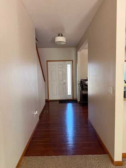 Building Photo - 949 Ryan Ct