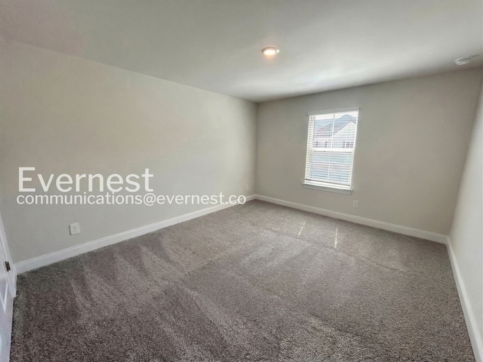 Building Photo - 204 Douglas Bend Rd