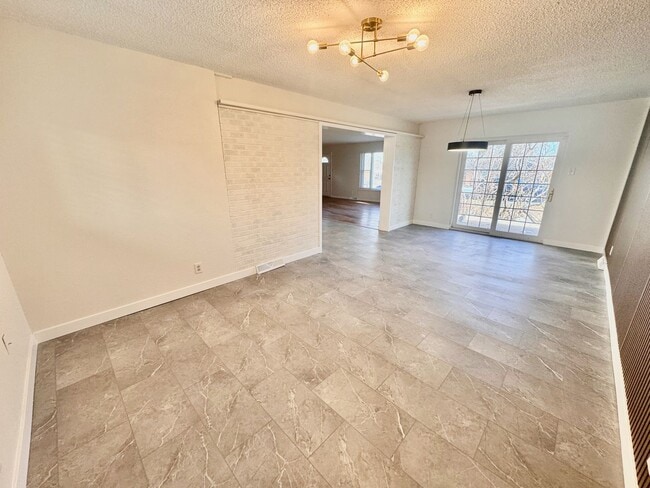 Building Photo - 417 S Owens St