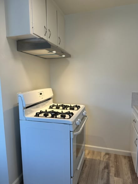 Building Photo - 96 N Oak Ave