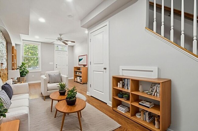 Building Photo - 303 S Washington St