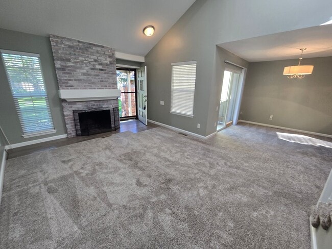 Building Photo - 9938 Grove Way