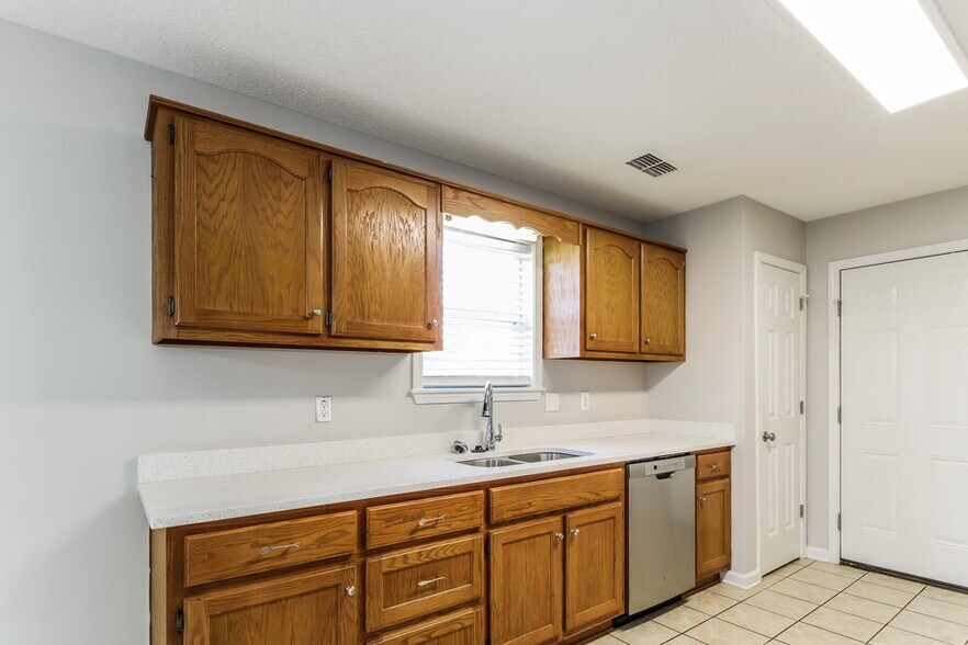 Building Photo - 231 Woodshire Ln