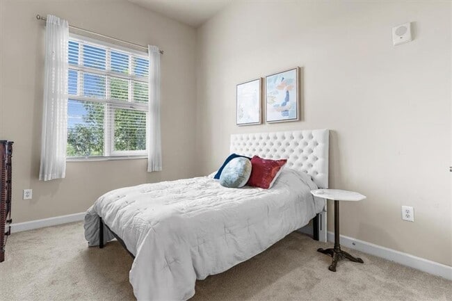 Building Photo - 711 Cosmopolitan Dr NE