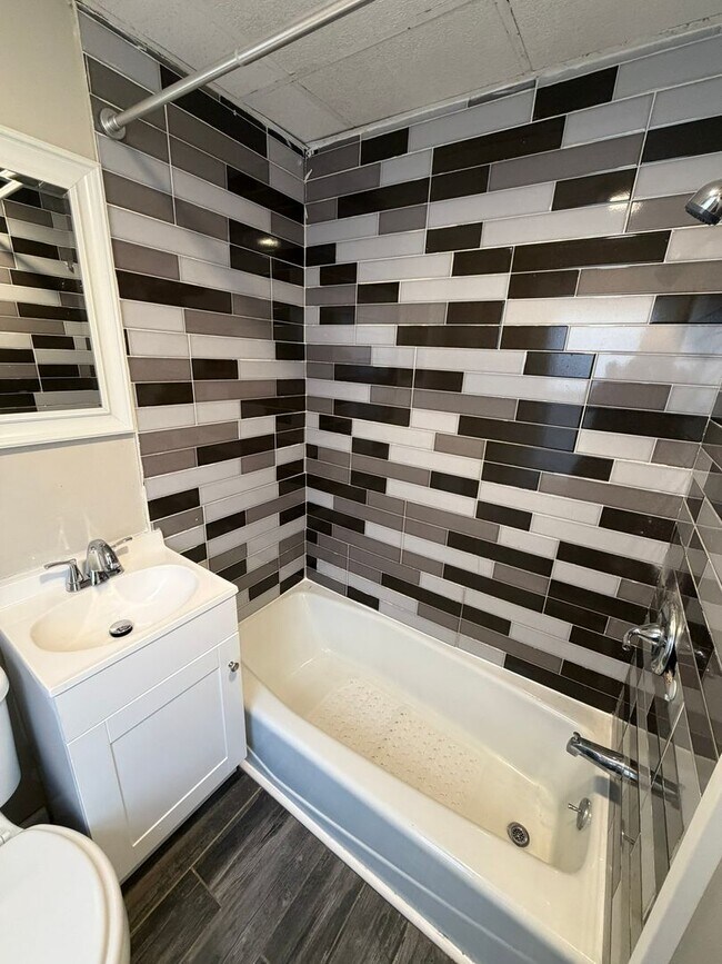 Building Photo - 45 Aspen St