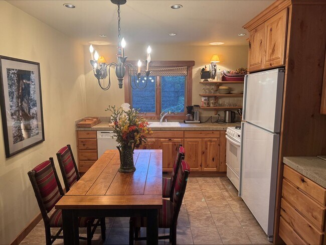 Building Photo - Private & Fully Furnished 1-Bedroom ADU wi...
