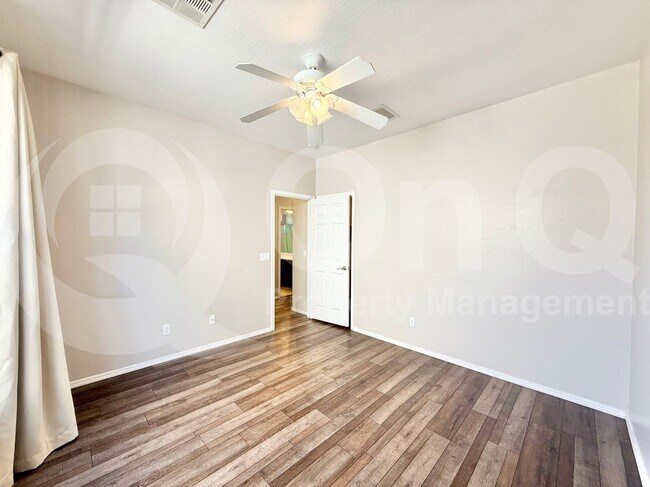Building Photo - 2849 E Fandango Dr
