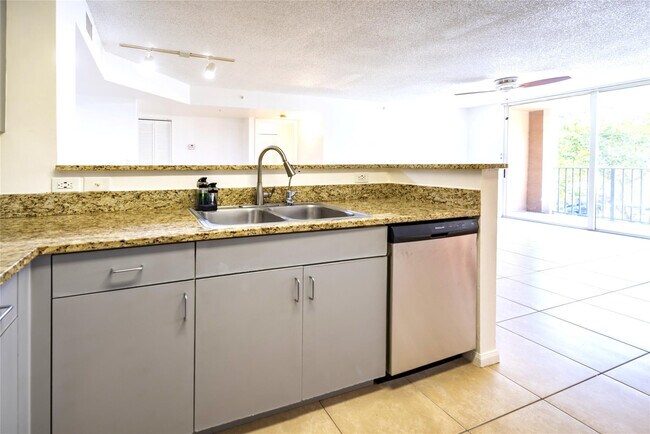 Building Photo - 4808 N State Rd 7