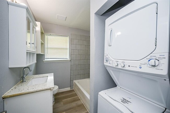 Building Photo - 109 Dooley A and B