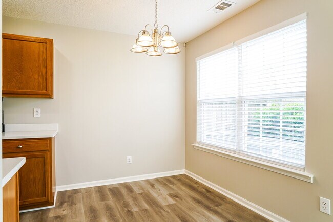 Building Photo - 8145 Wesley Farm Dr