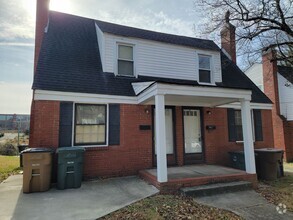 Building Photo - 1 Bedroom Townhome