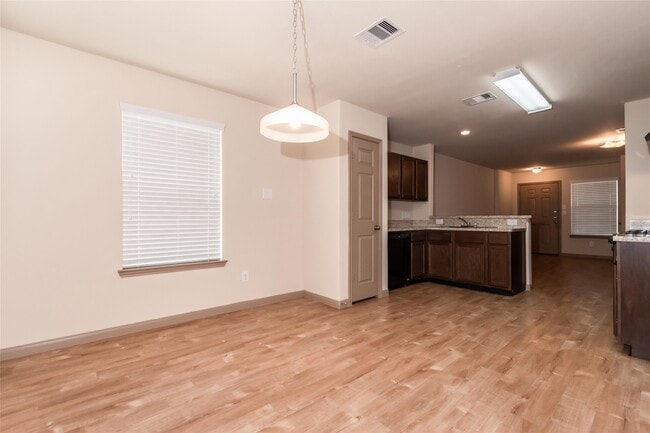 Building Photo - 5743 S Brenwood Dr