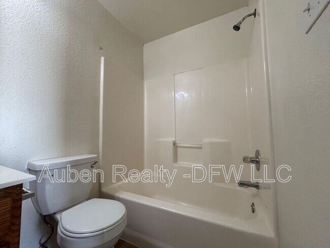 Building Photo - 300 S Magnolia St