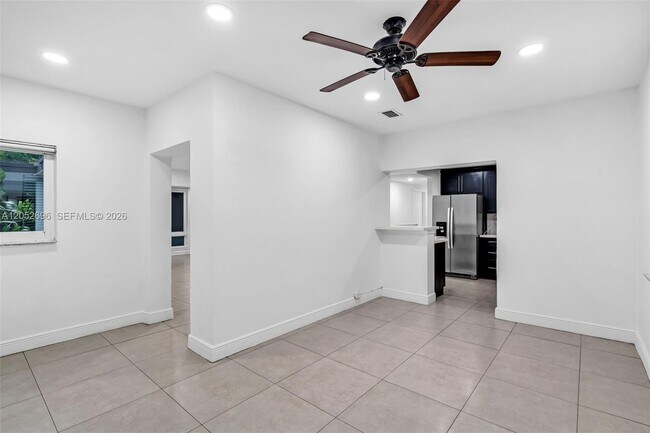 Building Photo - 1580 NE 139th St