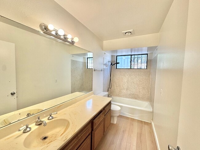 Building Photo - AVAILABLE NOW: BIG College Area Townhome 4bd/2.5ba HUGE garage, AC, pool, W/D